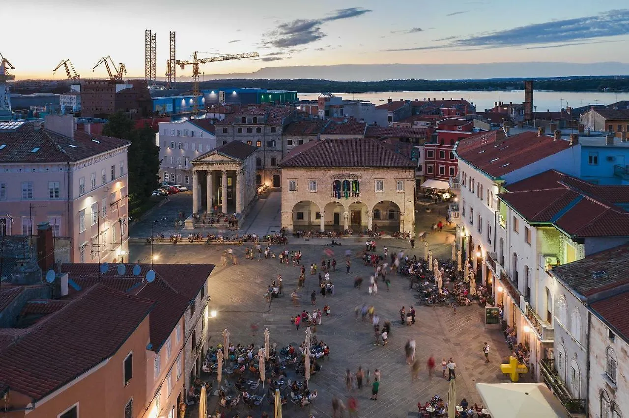 Apartments Forum 0*, Pula