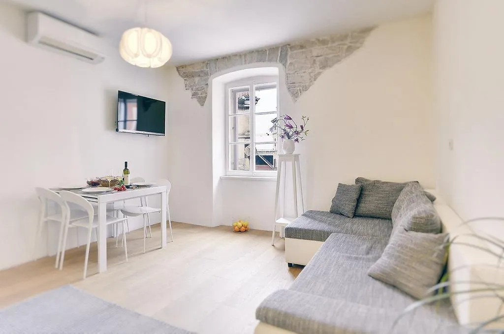 Apartments Forum Pula 0*,